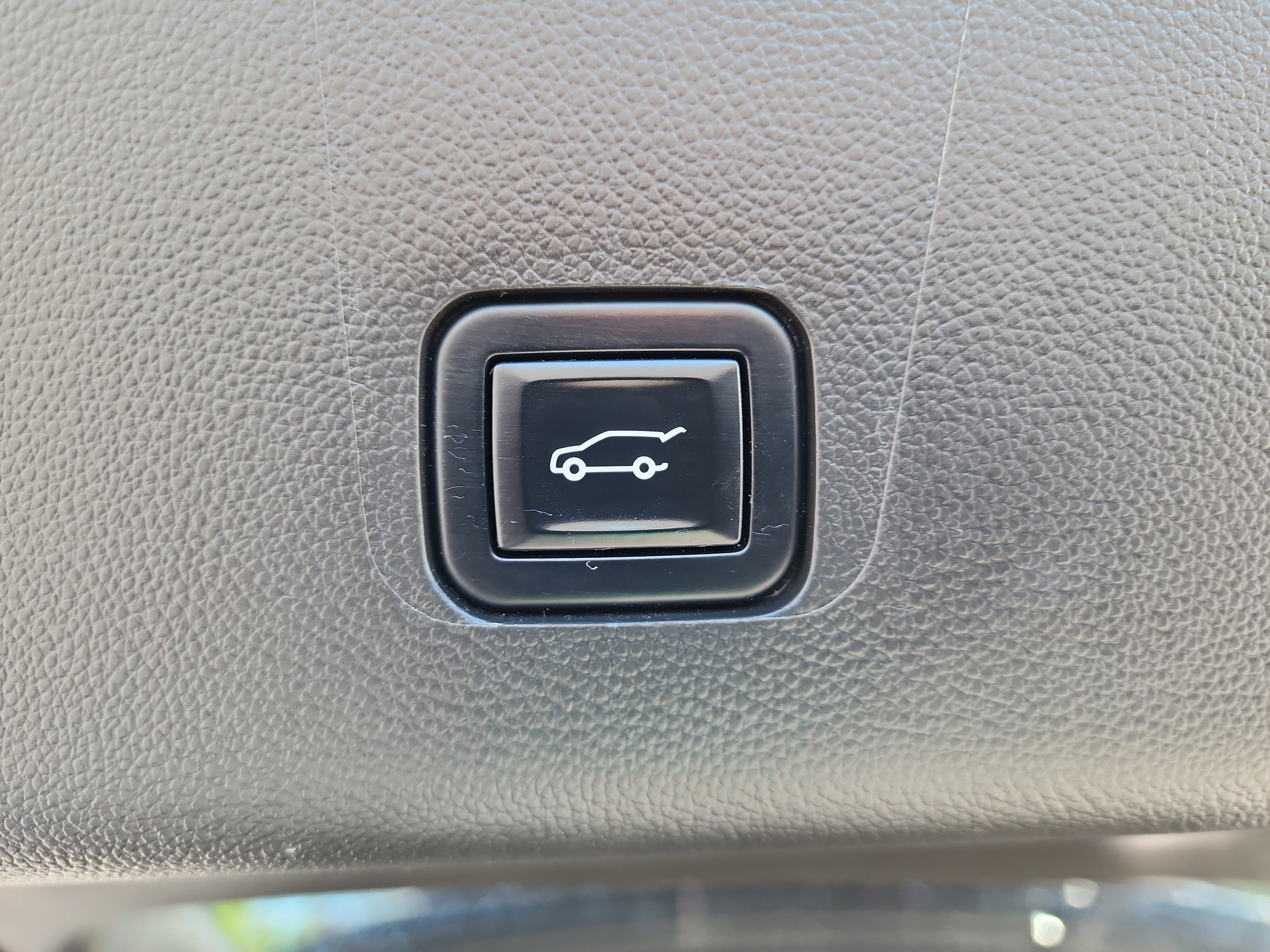 Certified 2021 Chevrolet Traverse RS w/ LPO, Floor Liner Package AWD/4WD image 35