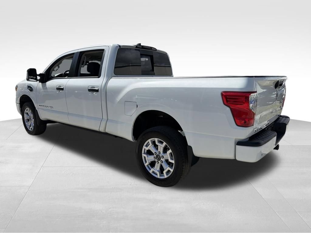 Used 2024 Nissan Titan SV w/ SV Convenience Package image 5