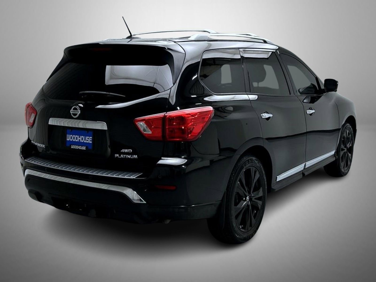 Used 2017 Nissan Pathfinder Platinum w/ Midnight Edition Package image 5