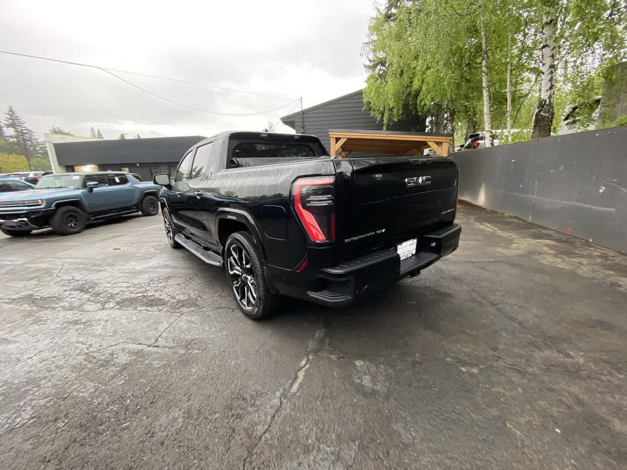 Used 2025 GMC Sierra EV Denali AWD/4WD image 4