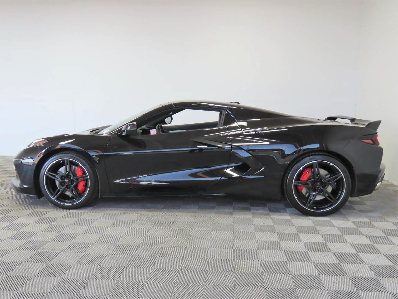 Used 2020 Chevrolet Corvette Stingray Premium Conv w/ 3LT Preferred Equipment Group RWD image 5