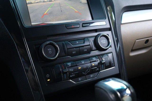 Used 2016 Ford Explorer XLT w/ Equipment Group 201A FWD image 15
