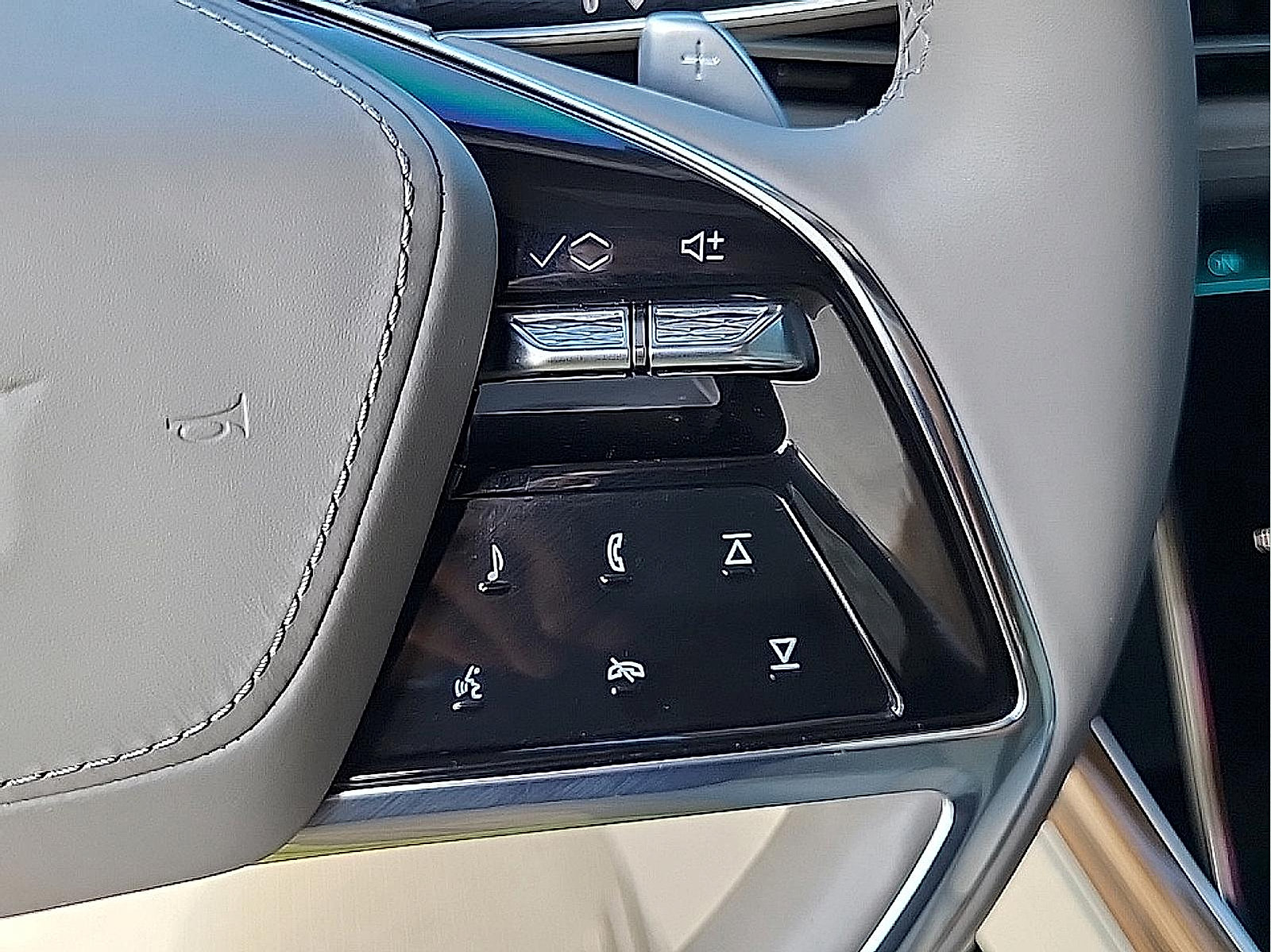 Certified 2025 Cadillac Escalade Sport Platinum AWD/4WD image 22