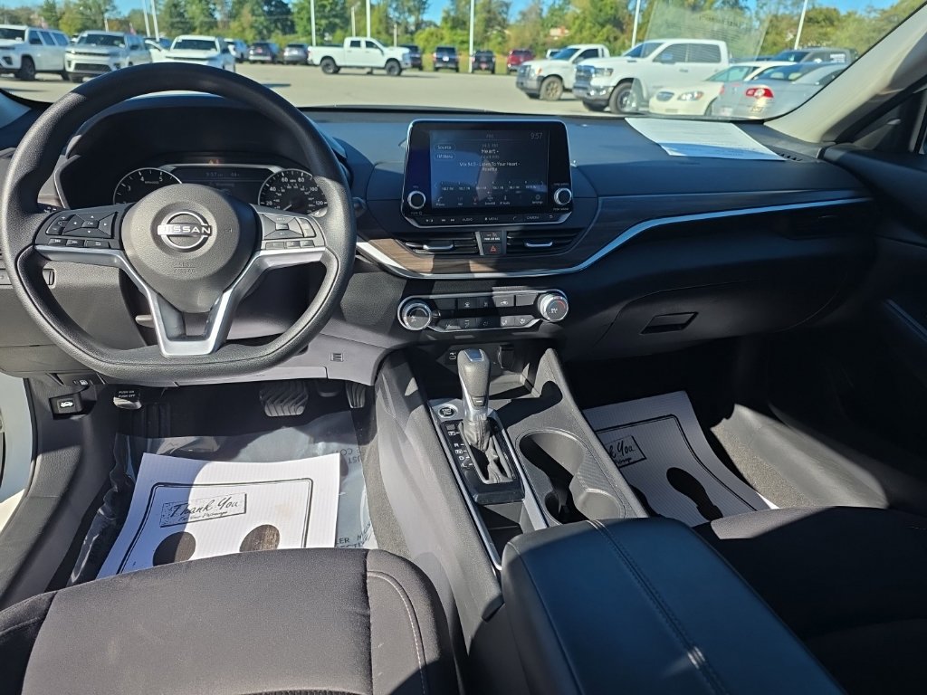 Used 2025 Nissan Altima 2.5 SV FWD image 13