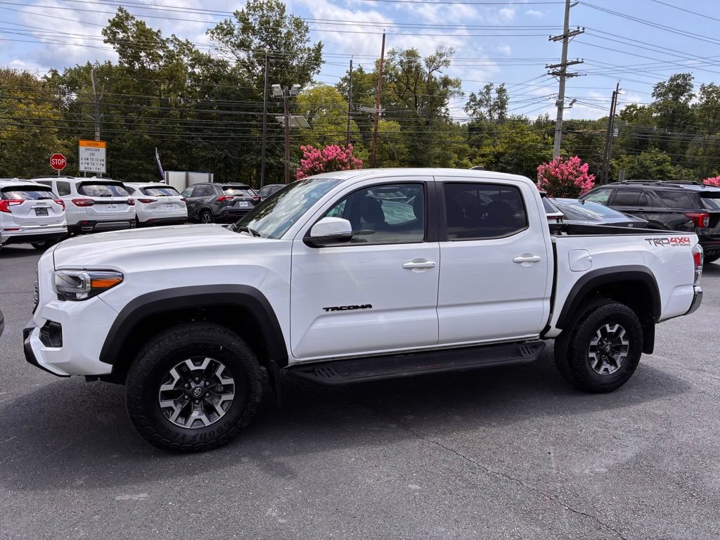Used 2023 Toyota Tacoma TRD Off-Road w/ Black Out Package (TMS) AWD/4WD image 4