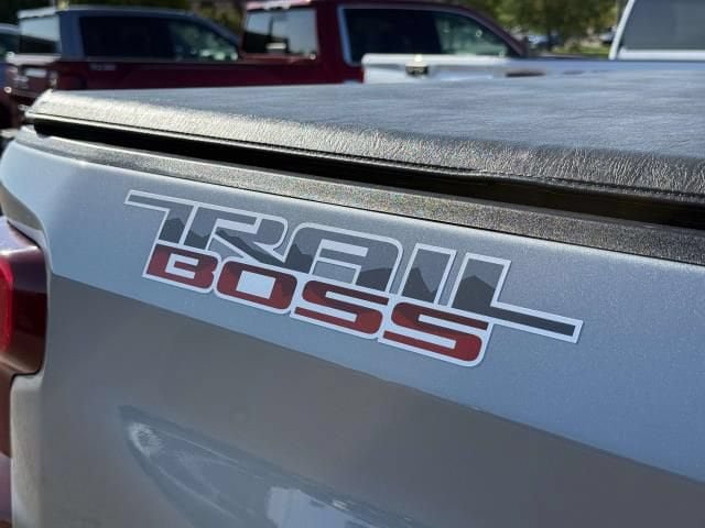Used 2025 Chevrolet Silverado 1500 LT Trail Boss w/ LT Trail Boss Premium Package AWD/4WD image 8