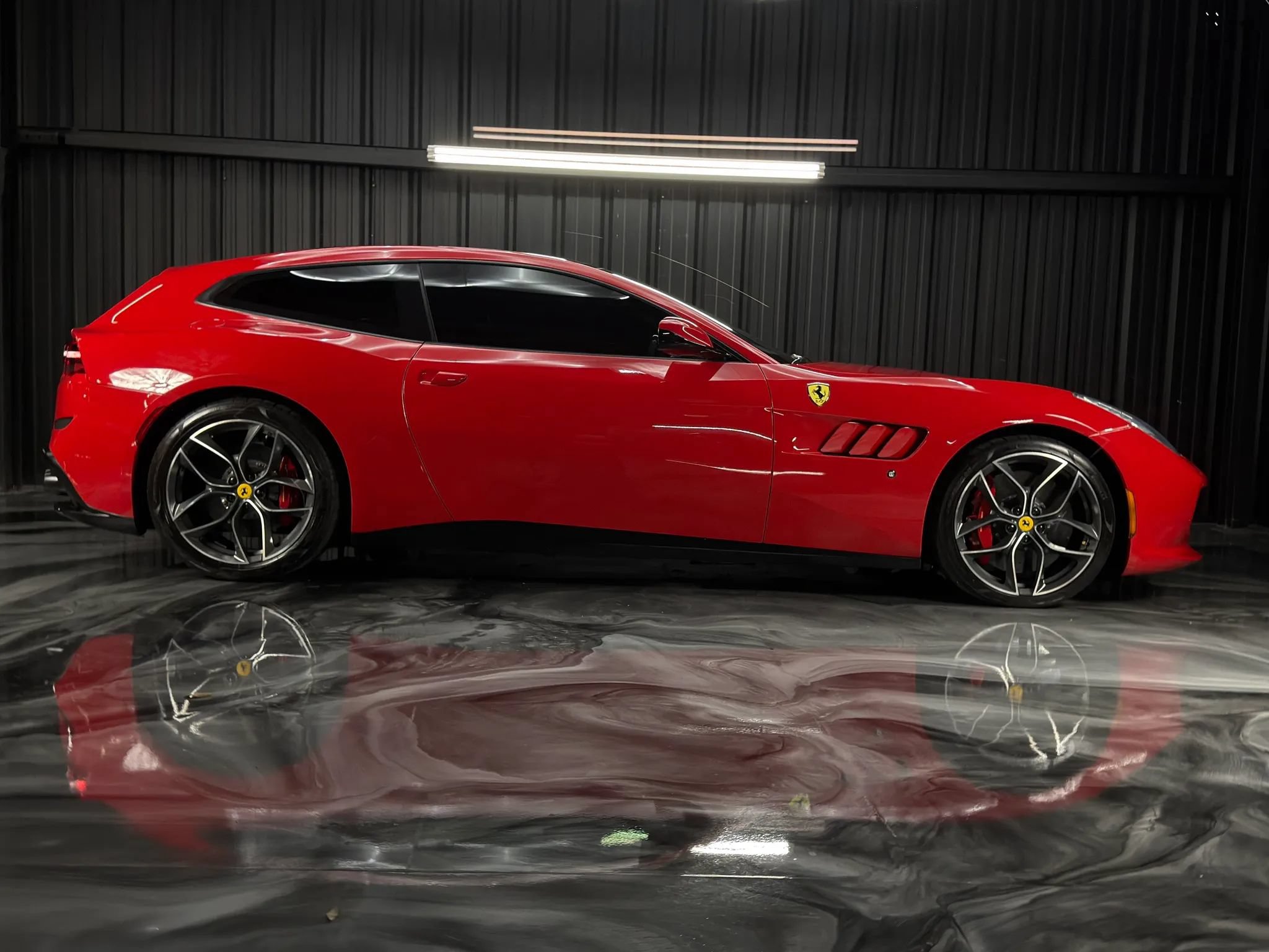 Used 2018 Ferrari GTC4Lusso T RWD image 11