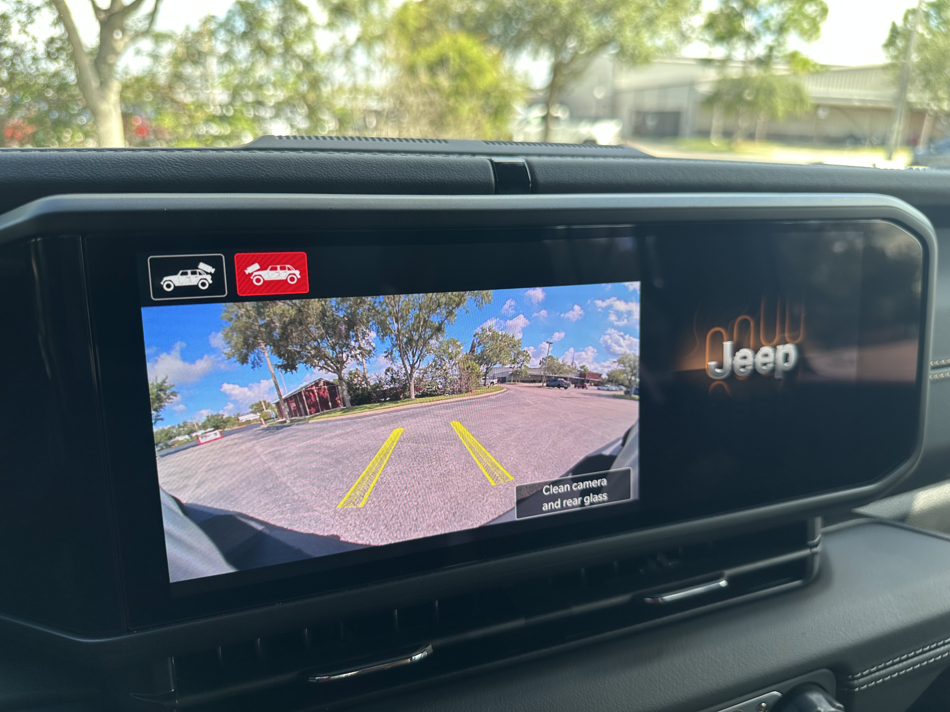 Used 2025 Jeep Wrangler Sahara w/ Safety Group image 22