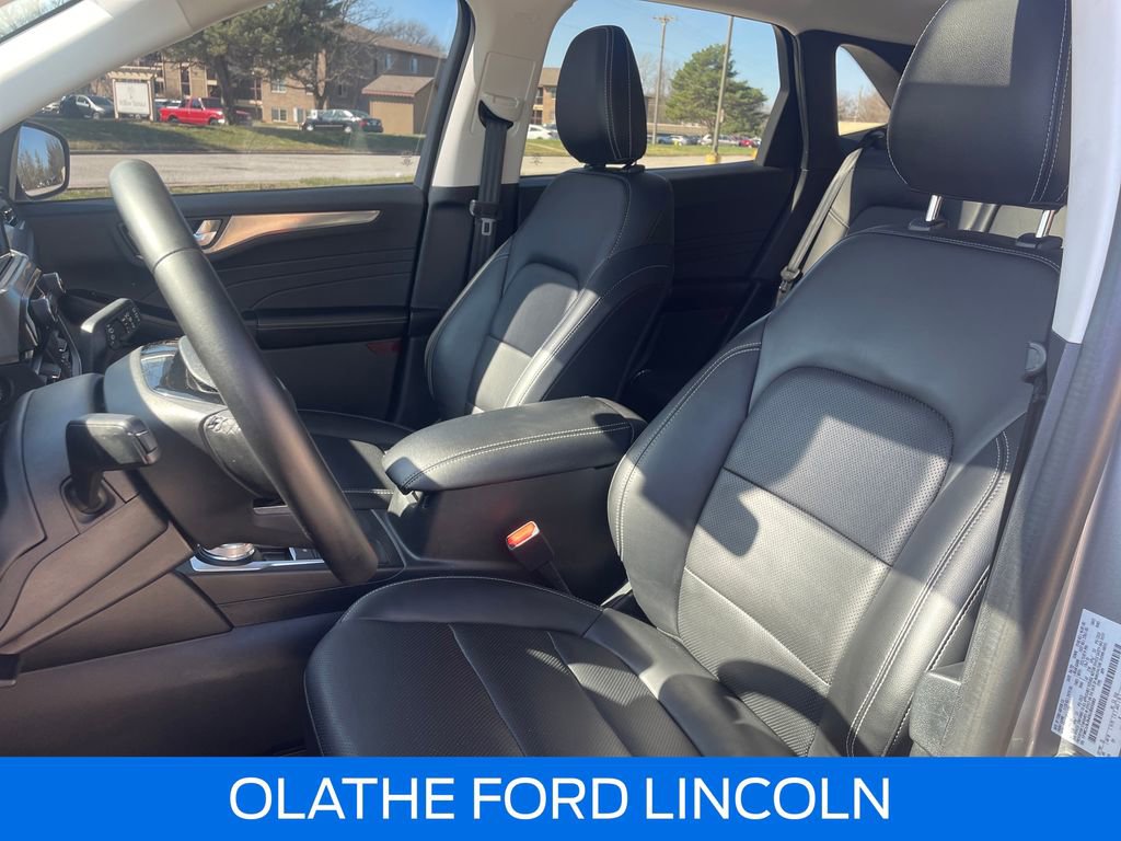 Used 2022 Ford Escape Titanium image 20