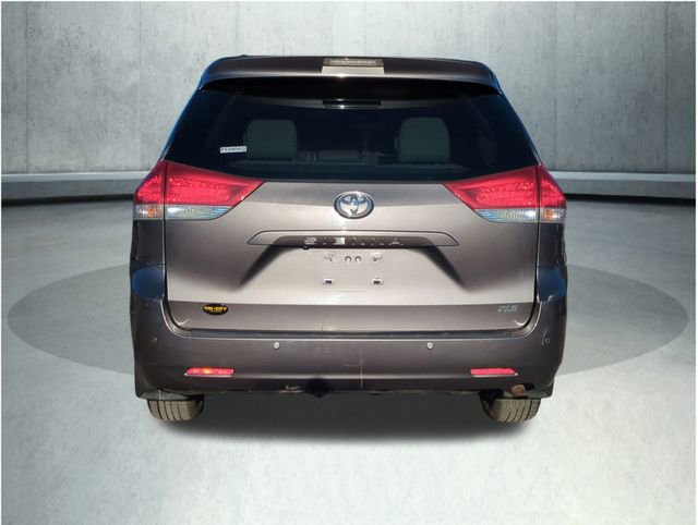 Used 2013 Toyota Sienna XLE w/ Entertainment Pkg image 4