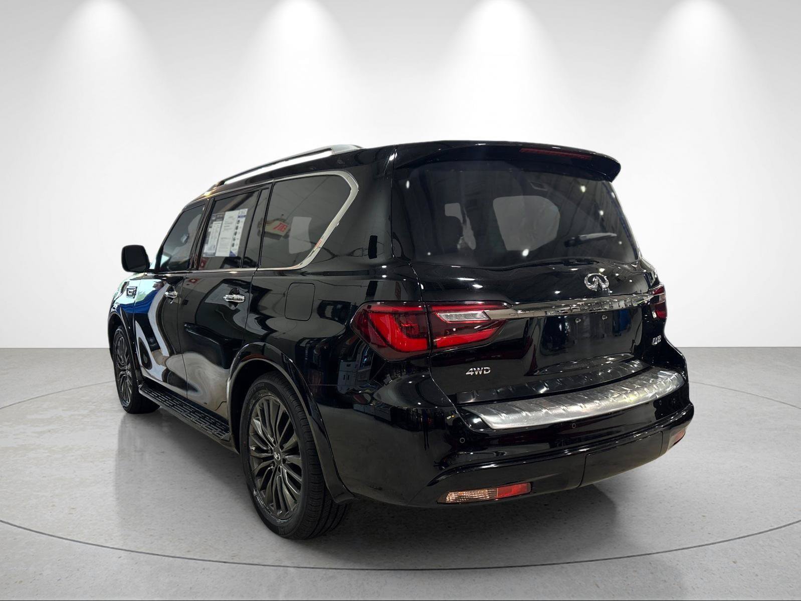 Used 2023 INFINITI QX80 Premium Select w/ Cargo Package AWD/4WD image 3