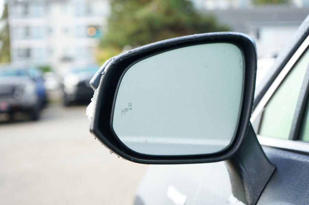 Used 2021 Toyota Venza LE image 12