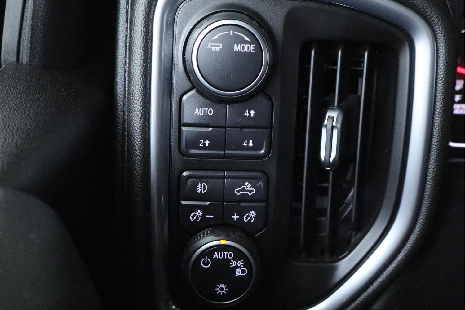 Used 2020 Chevrolet Silverado 1500 RST AWD/4WD image 23