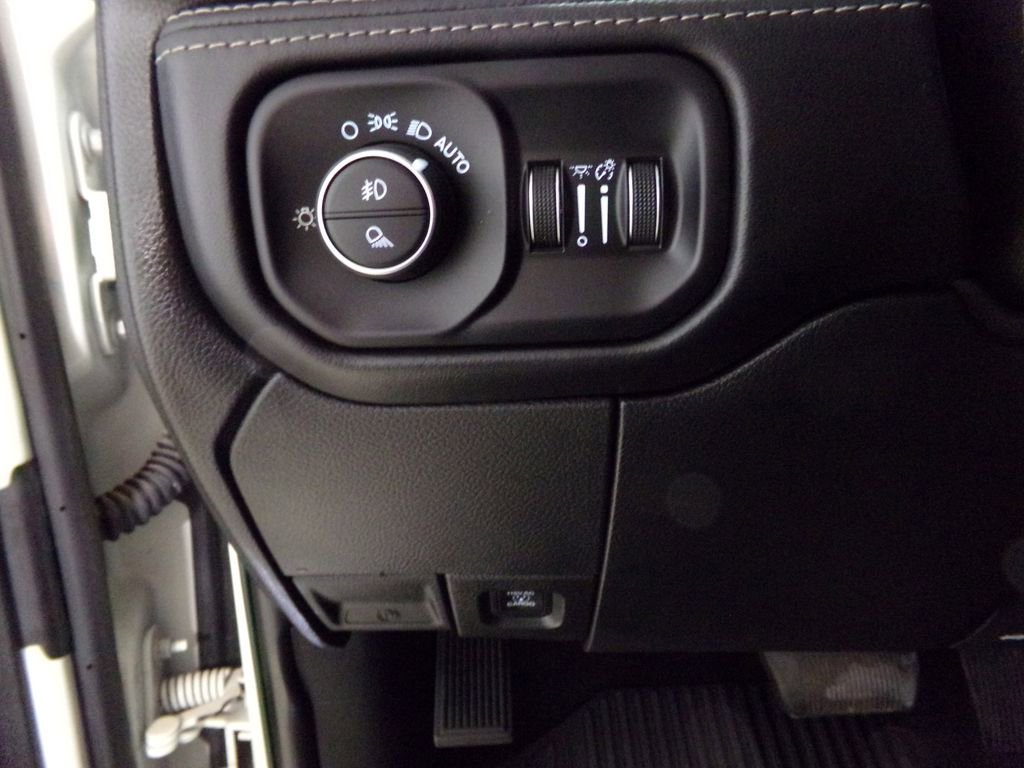 Used 2024 RAM 2500 Limited image 31