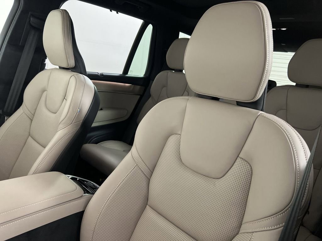 New 2026 Volvo XC90 B6 Ultra w/ Lounge Package image 12