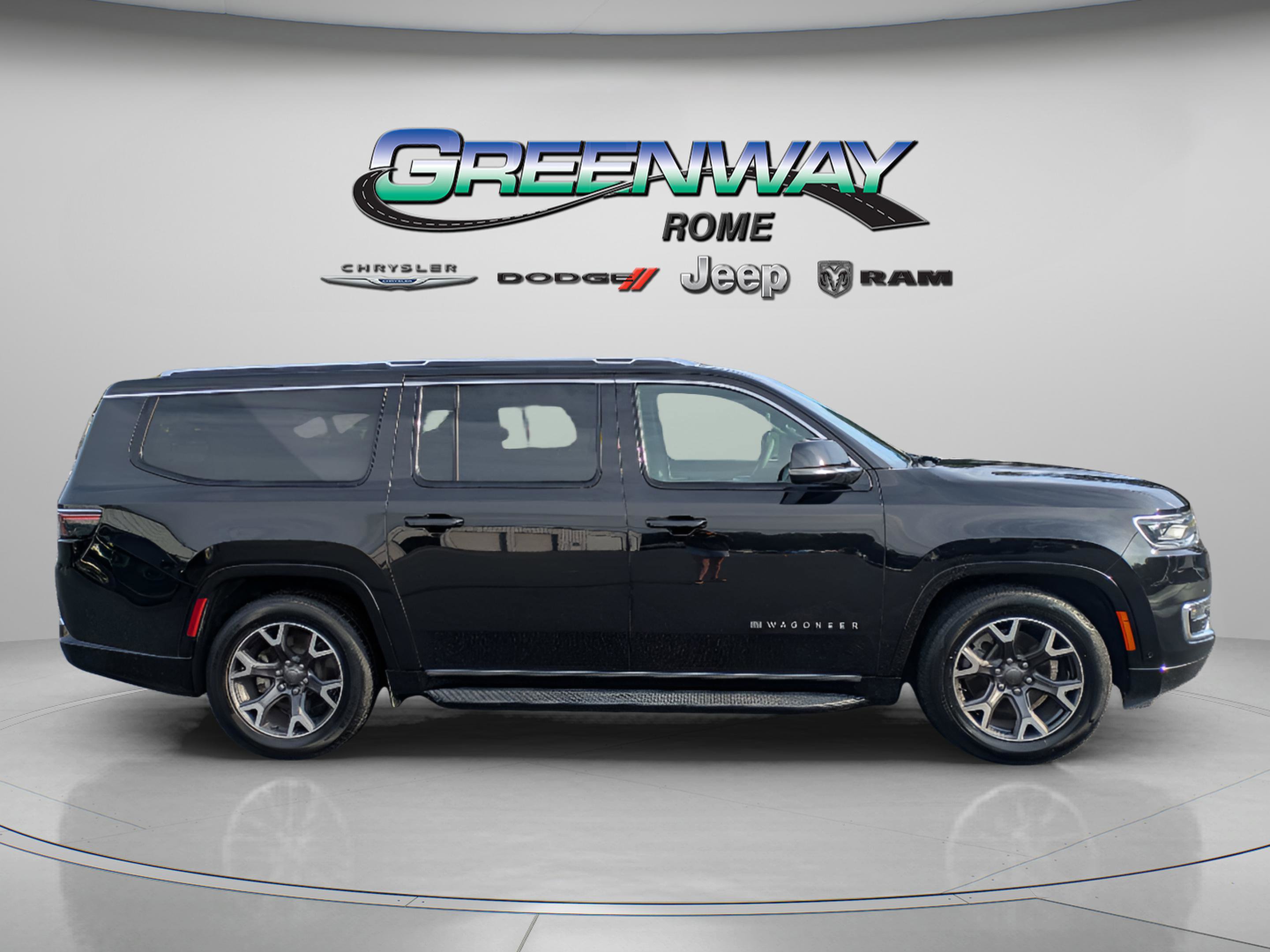 Used 2024 Jeep Wagoneer L Series III w/ Flexible Seating Group AWD/4WD image 8