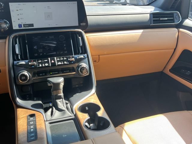 Used 2025 Lexus LX 600 4WD w/ Accessory Package (2T) image 12