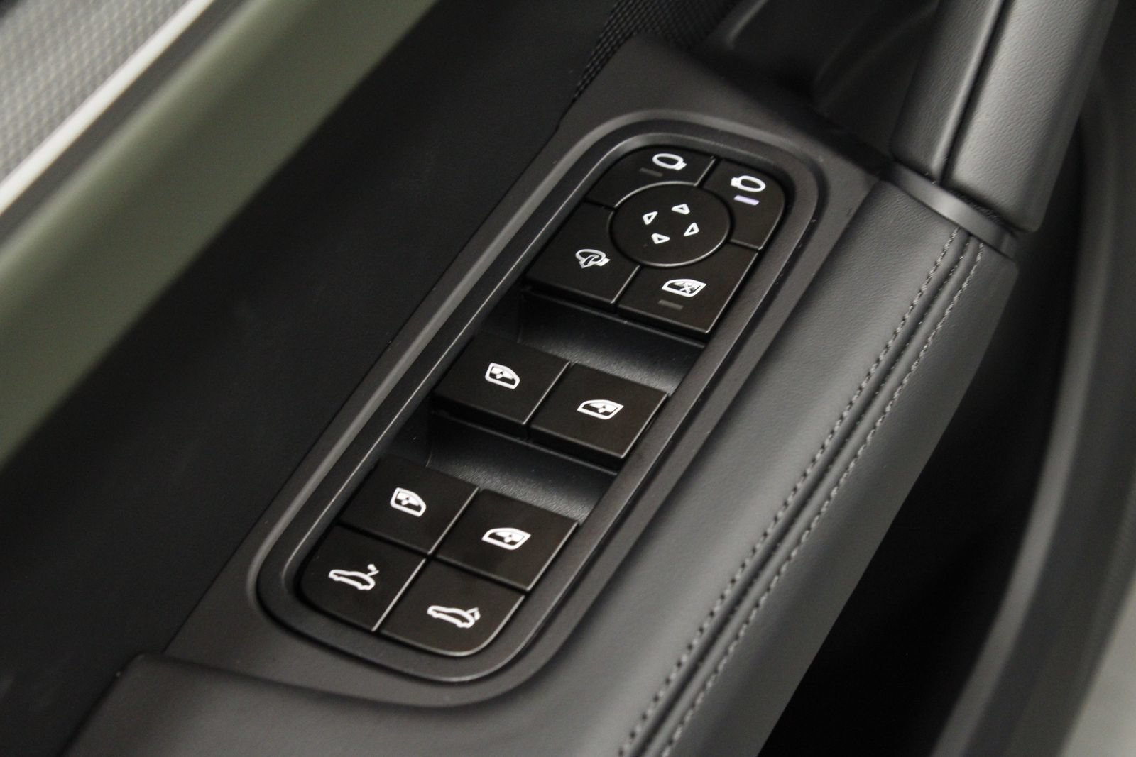 New 2026 Porsche Cayenne Coupe AWD/4WD image 26