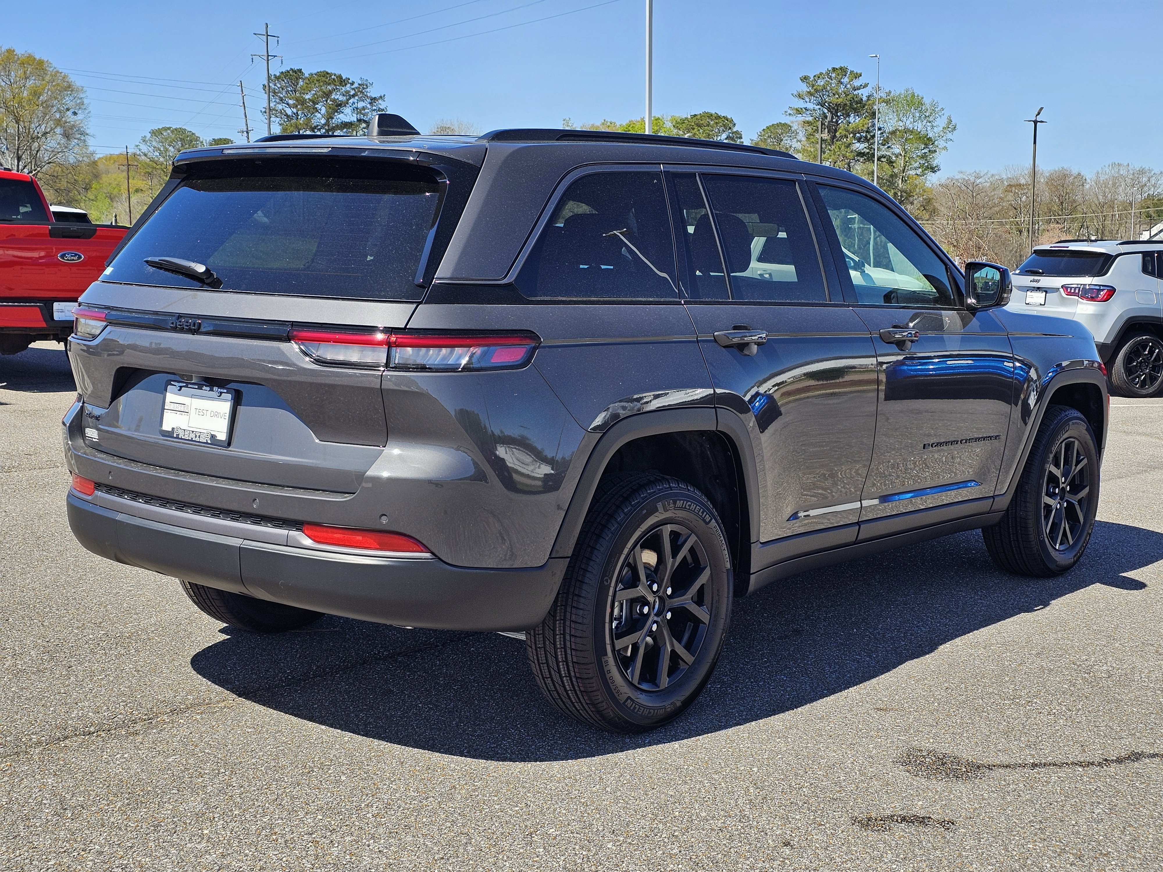 New 2026 Jeep Grand Cherokee Altitude image 8