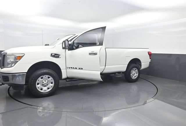 Used 2017 Nissan Titan SV RWD image 32