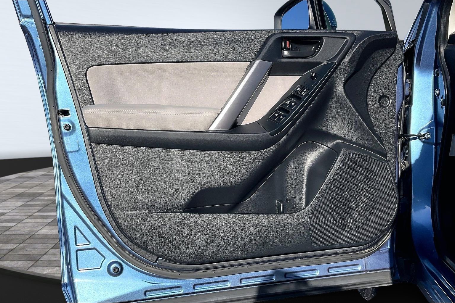 Used 2015 Subaru Forester 2.5i Premium w/ All-Weather Package image 17