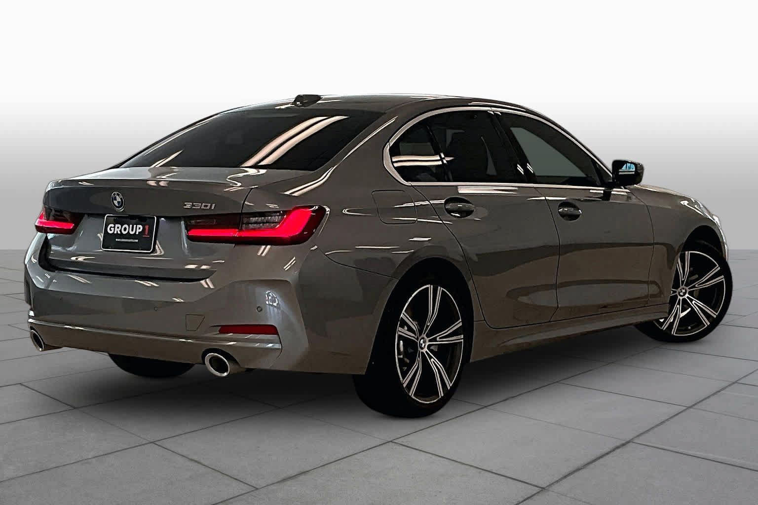 Used 2024 BMW 330i Sedan w/ Premium Package RWD image 11