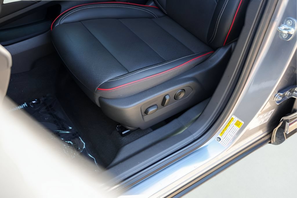 Used 2022 Buick Envision Essence w/ Sport Touring Package FWD image 11