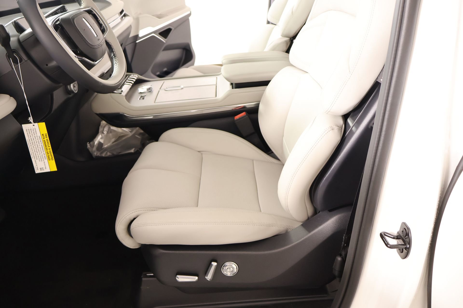 New 2026 Lincoln Navigator Premiere AWD/4WD image 12