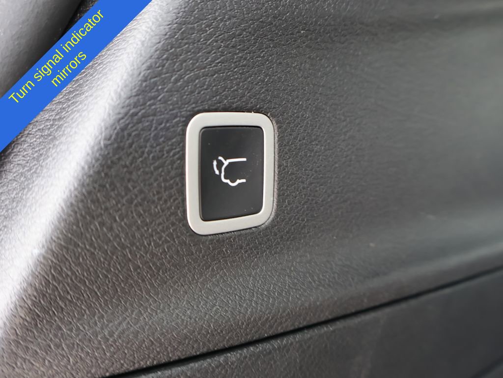 Used 2025 Chrysler Pacifica Select FWD image 16