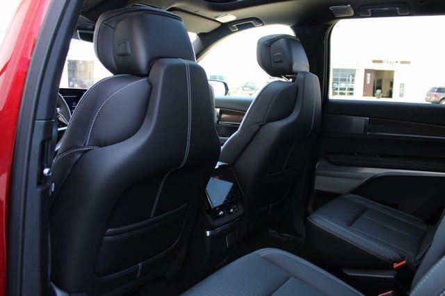 New 2026 Cadillac Vistiq Luxury image 40