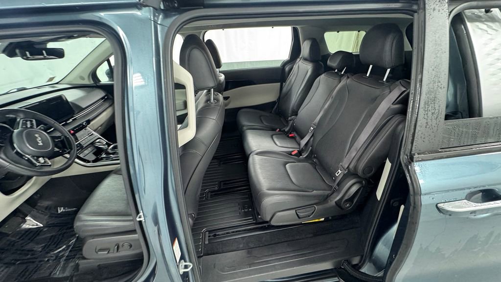 Used 2024 Kia Carnival EX FWD image 15