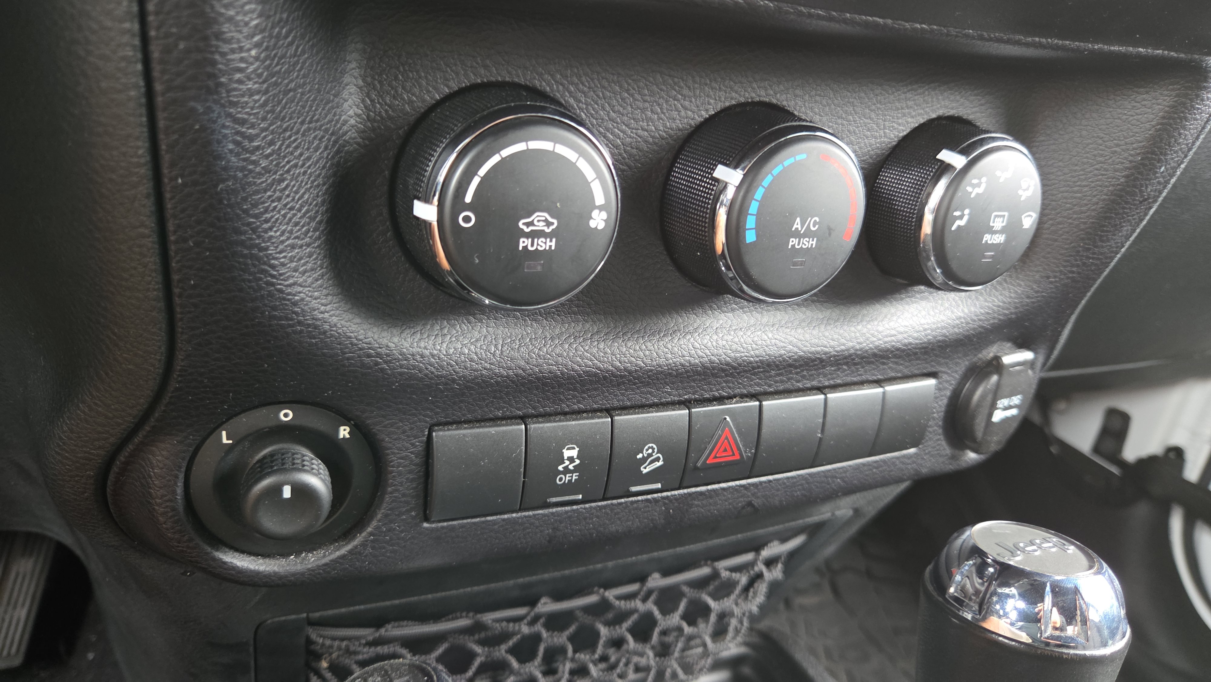 Used 2015 Jeep Wrangler Unlimited Sport image 17