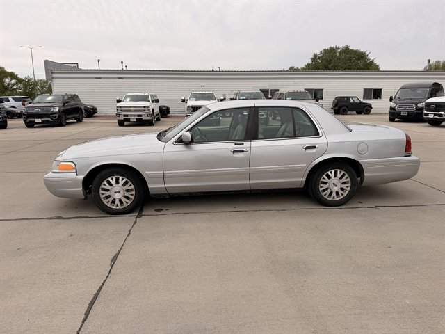 Used 2003 Ford Crown Victoria LX RWD image 10
