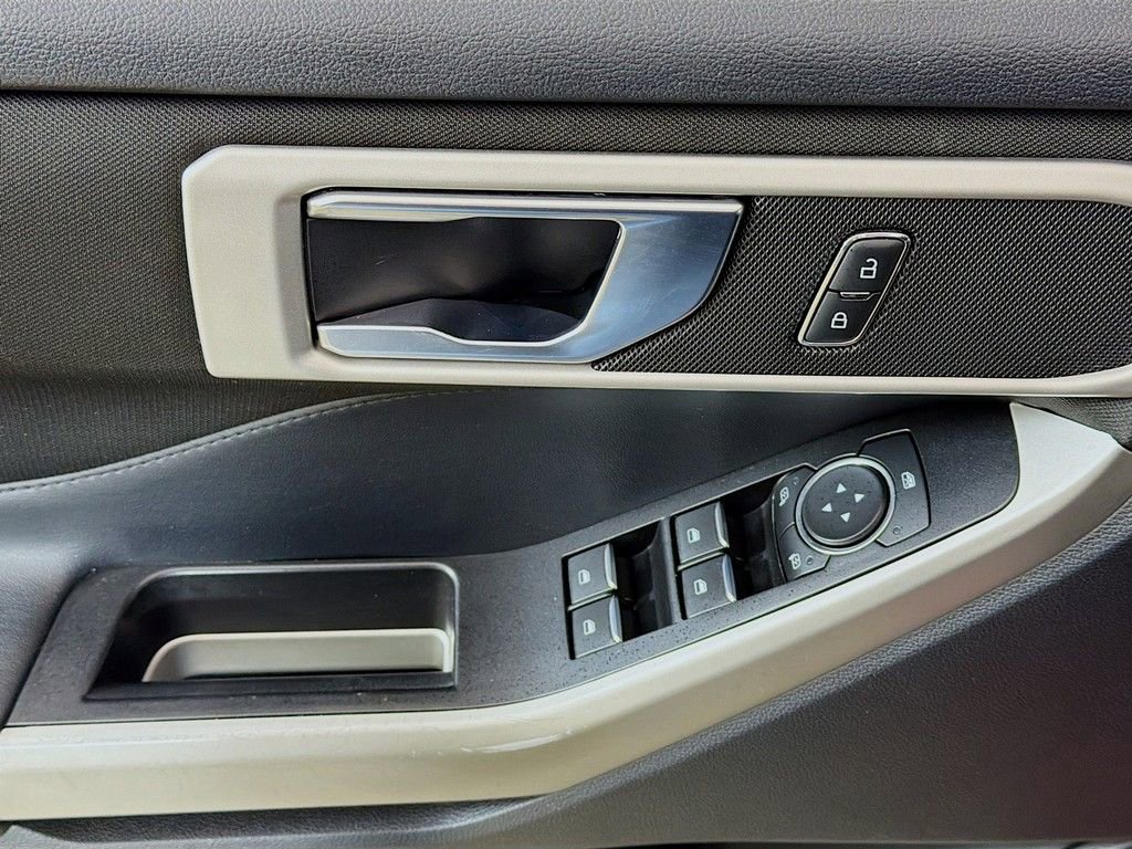 Used 2020 Ford Explorer XLT w/ Comfort Package image 29