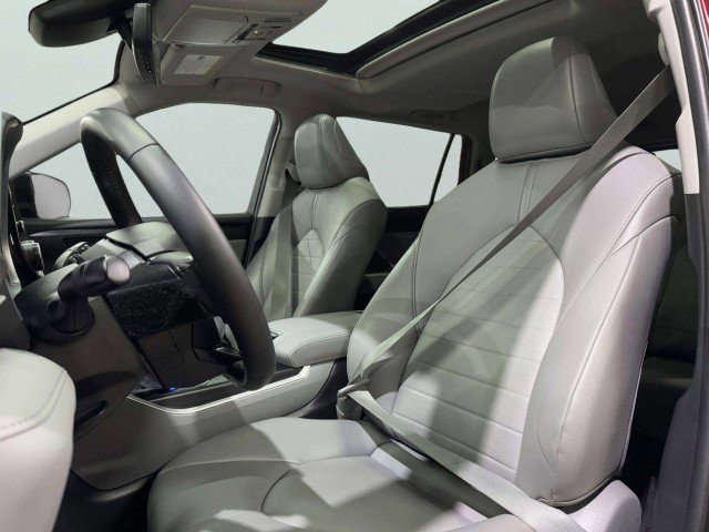 Used 2021 Toyota Highlander XLE image 27