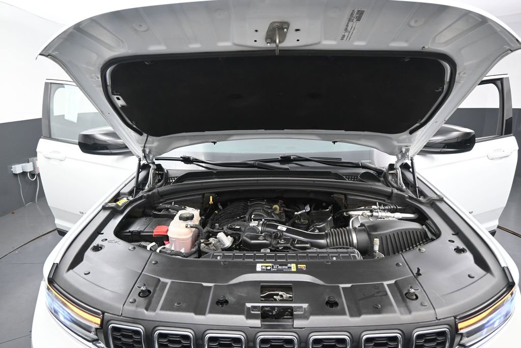 Used 2023 Jeep Grand Cherokee L Laredo RWD image 37