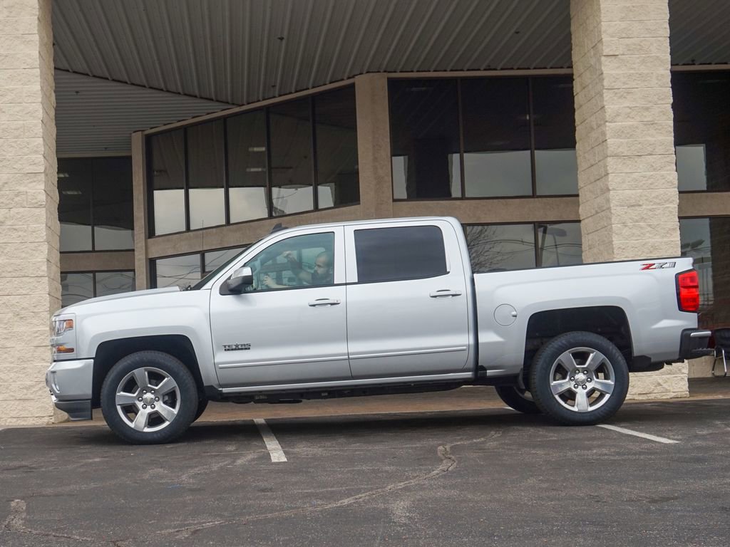Used 2018 Chevrolet Silverado 1500 LT w/ Texas Edition image 5