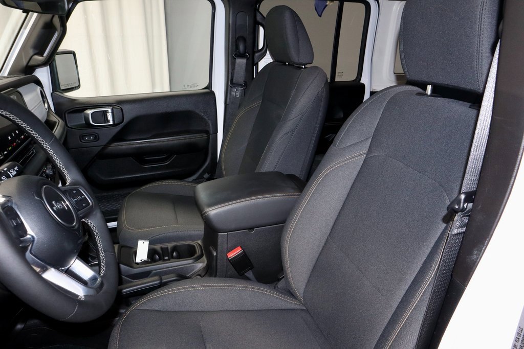 Used 2025 Jeep Wrangler Unlimited Sahara image 24