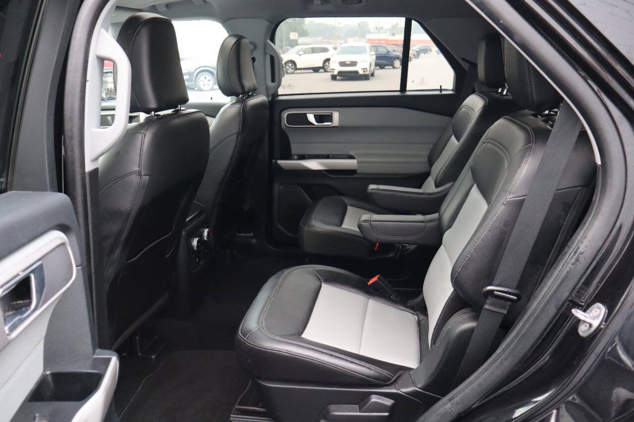 Used 2024 Ford Explorer XLT AWD/4WD image 5