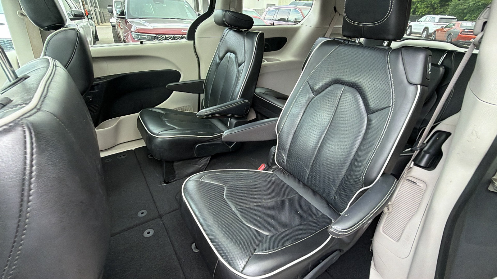 Used 2022 Chrysler Pacifica Limited FWD image 23