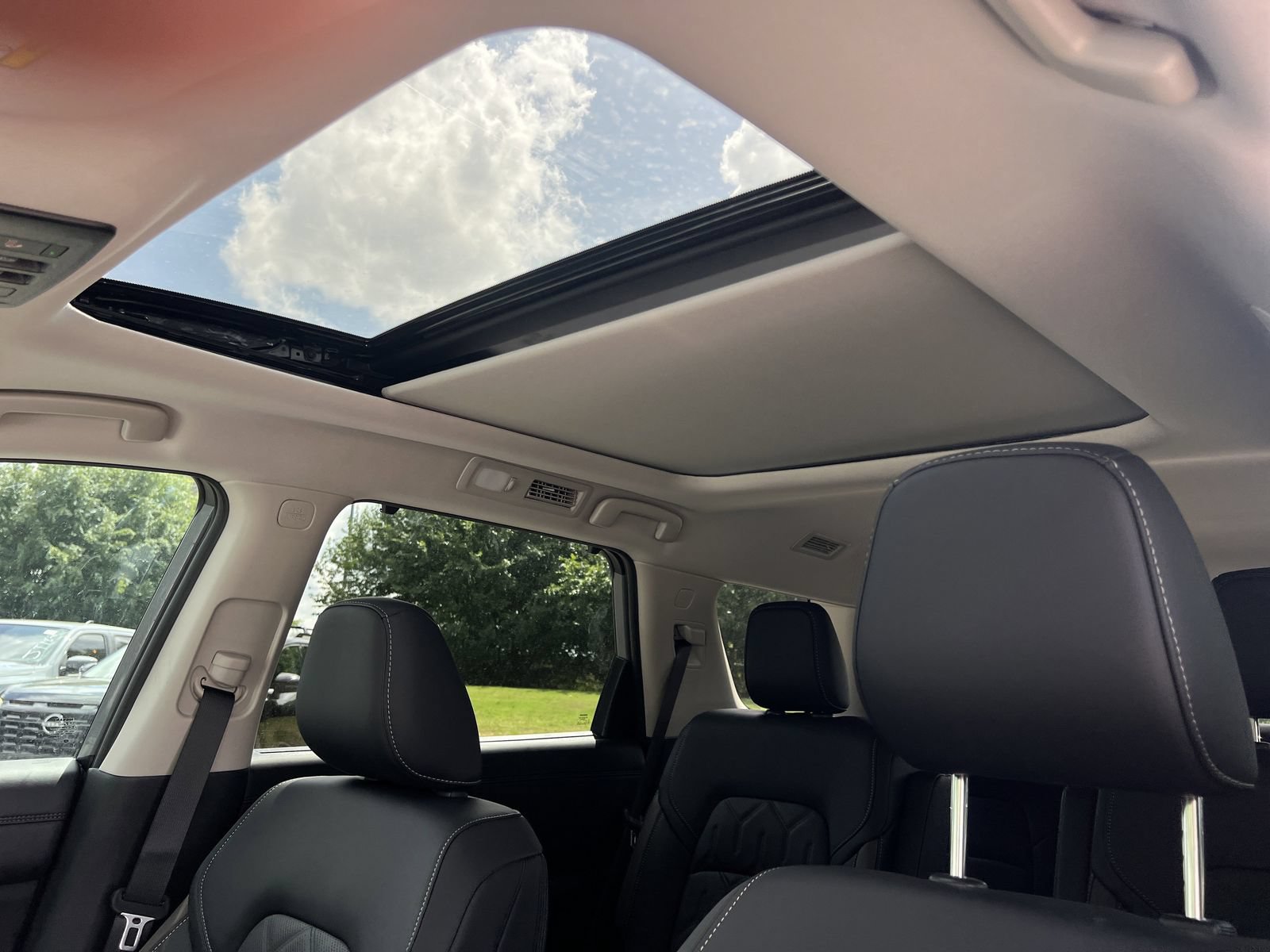 New 2026 Nissan Pathfinder Platinum FWD image 12
