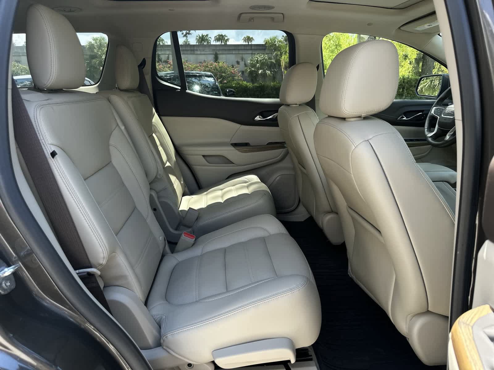 Used 2019 GMC Acadia Denali w/ Technology Package FWD image 16