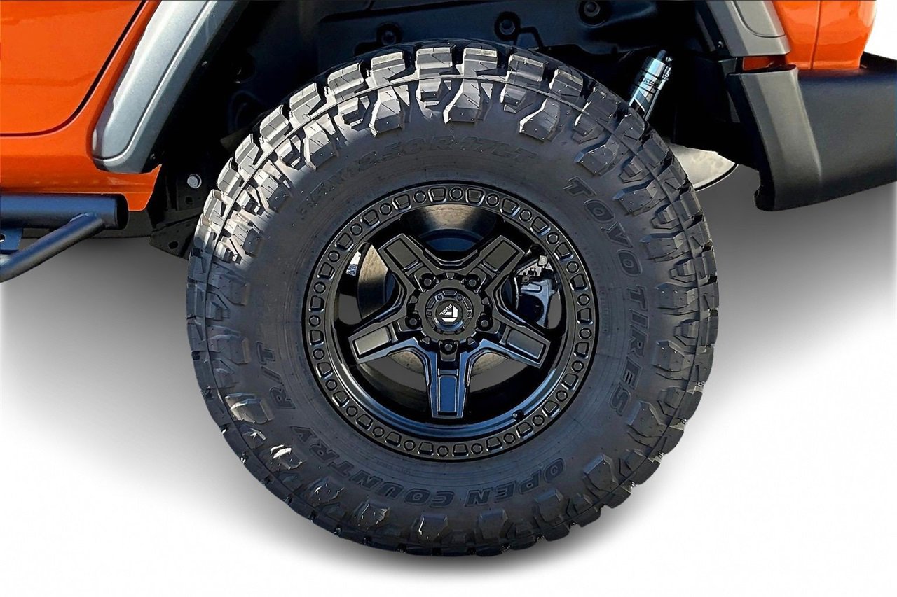 Certified 2025 Jeep Wrangler Sport image 32