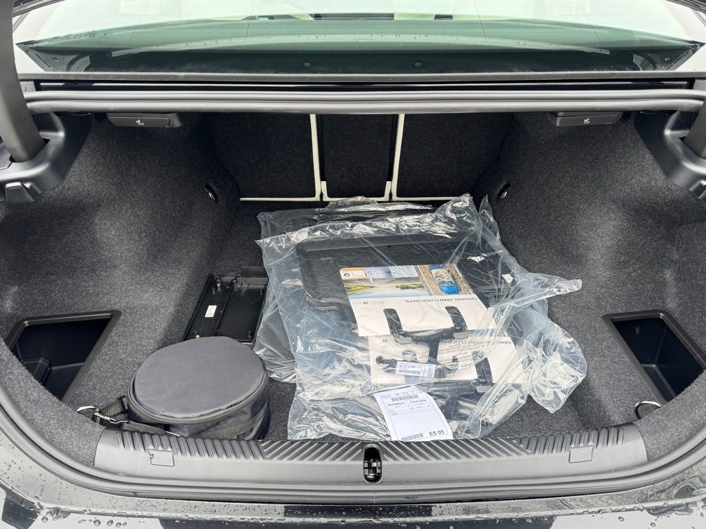 New 2026 BMW 550e xDrive w/ Premium Package image 29