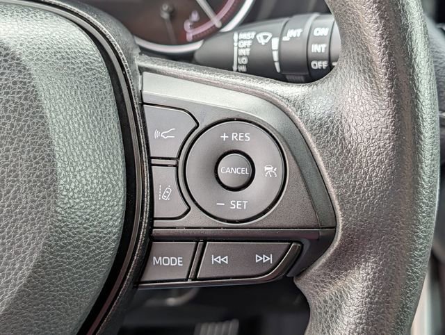 Used 2025 Toyota RAV4 XLE FWD image 19