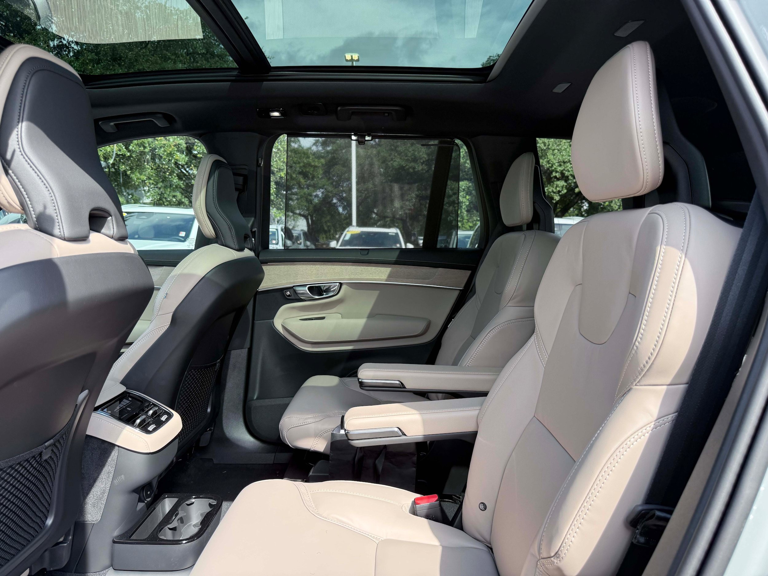 New 2026 Volvo XC90 B5 Ultra w/ Protection Package Premier AWD/4WD image 14