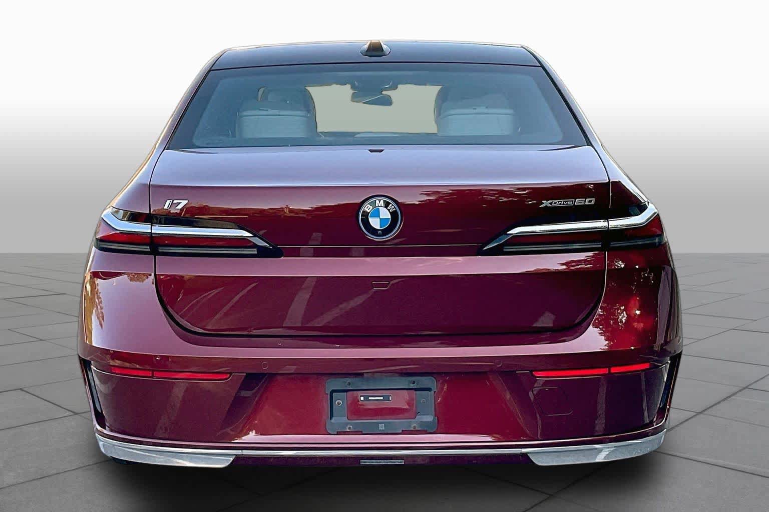 Used 2023 BMW i7 xDrive60 AWD/4WD image 4