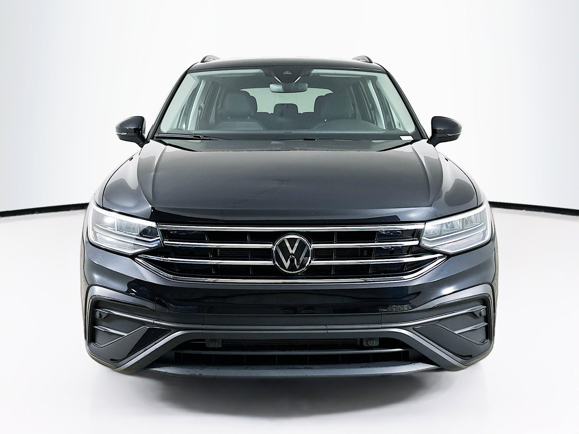 Used 2024 Volkswagen Tiguan S image 2