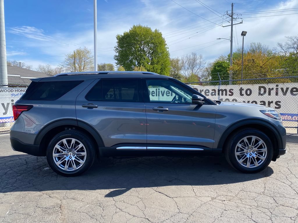 Used 2025 Ford Explorer Platinum AWD/4WD image 2