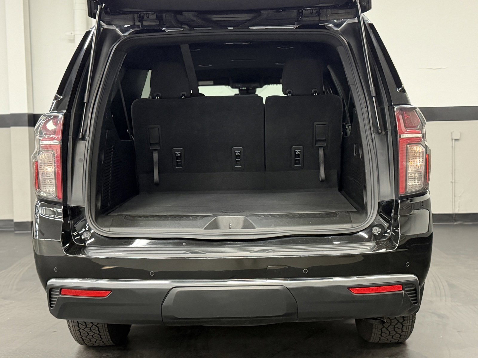 Used 2023 Chevrolet Suburban LS image 14